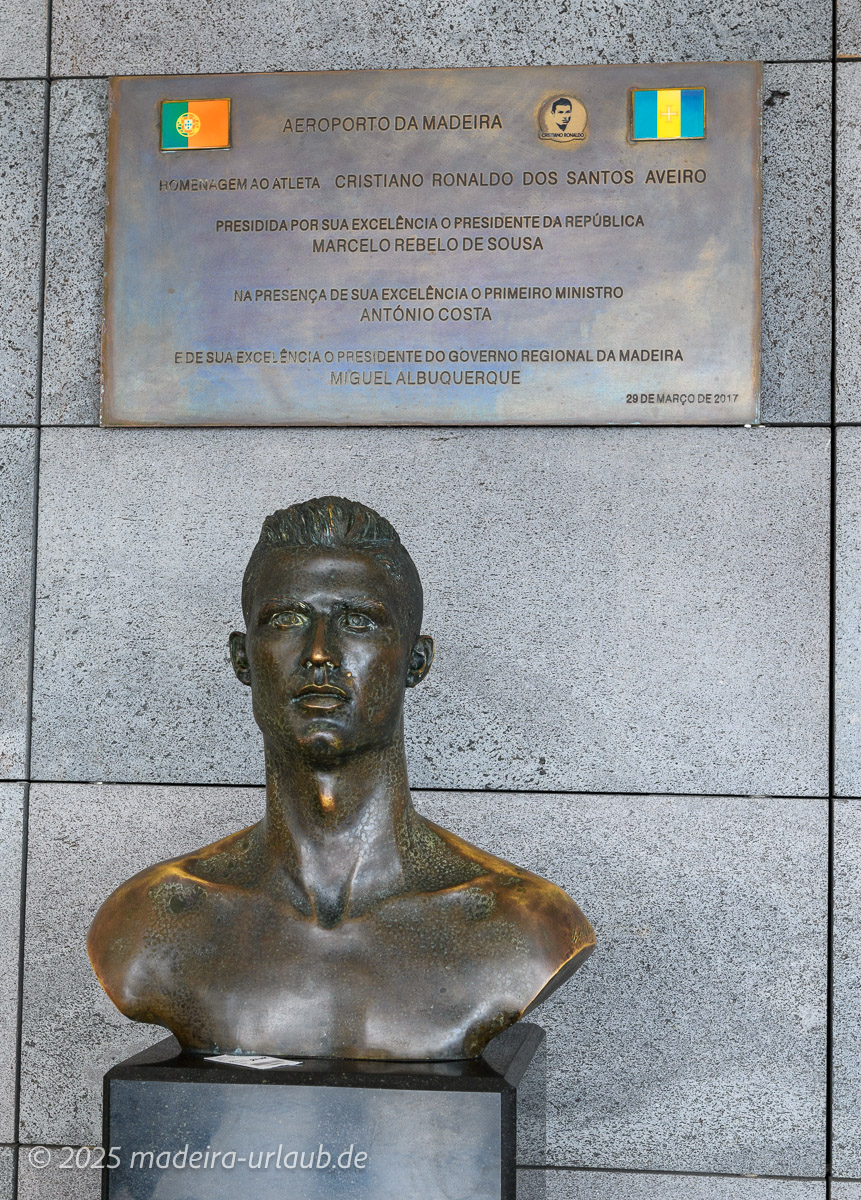 Büste von Cristiano Ronaldo am Flughafen