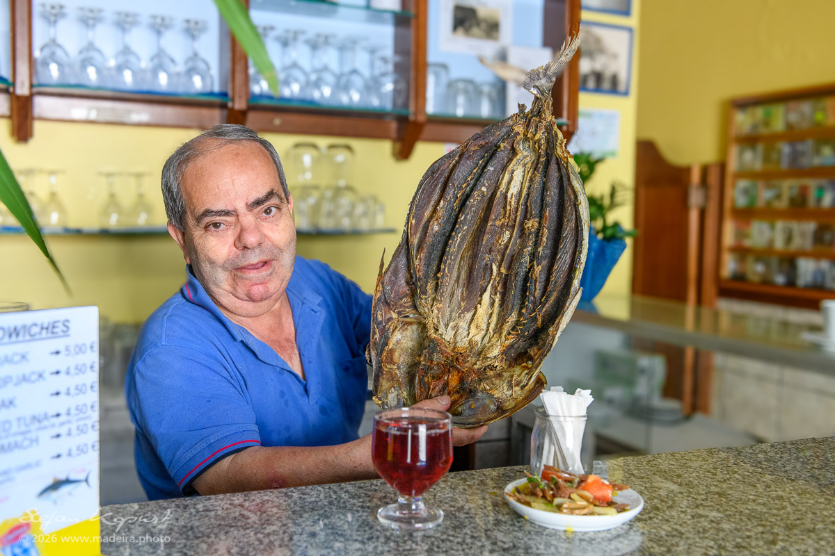 Wein und Thunfisch in Snackbar Fragateira