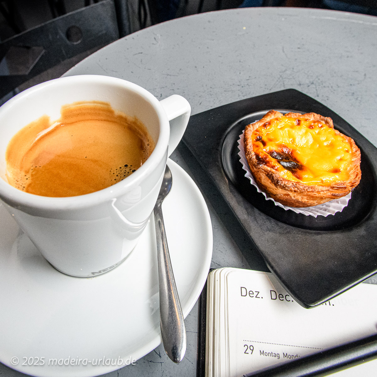 Bica und Pastel de Nata auf Madeira