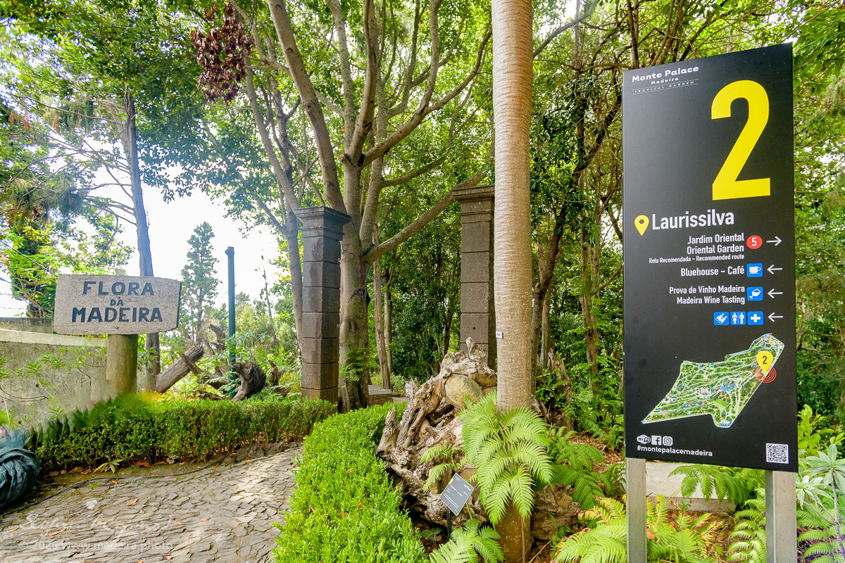 Übersichtliche Beschilderung im Monte Palace auf Madeira