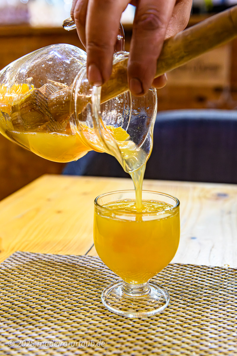frisch zubereiteter Poncha auf Madeira