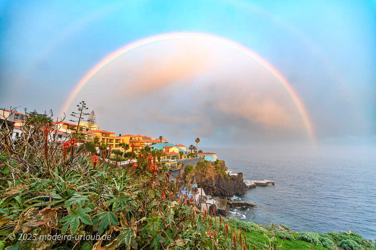 Regenbogen über Caniço