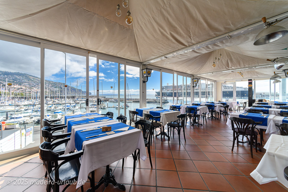 Blick auf den Hafen von Funchal aus dem Beerhouse