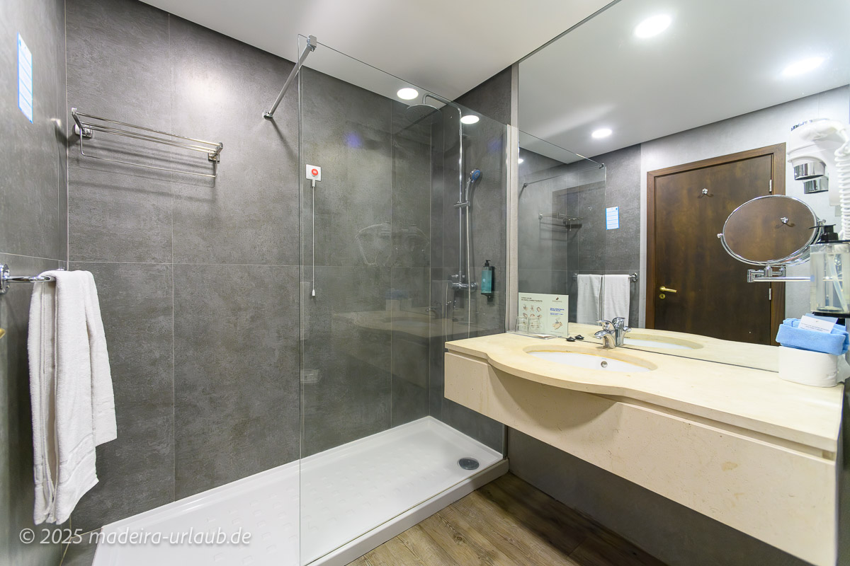 Badezimmer im 3 Sterne Hotel Euro Moniz