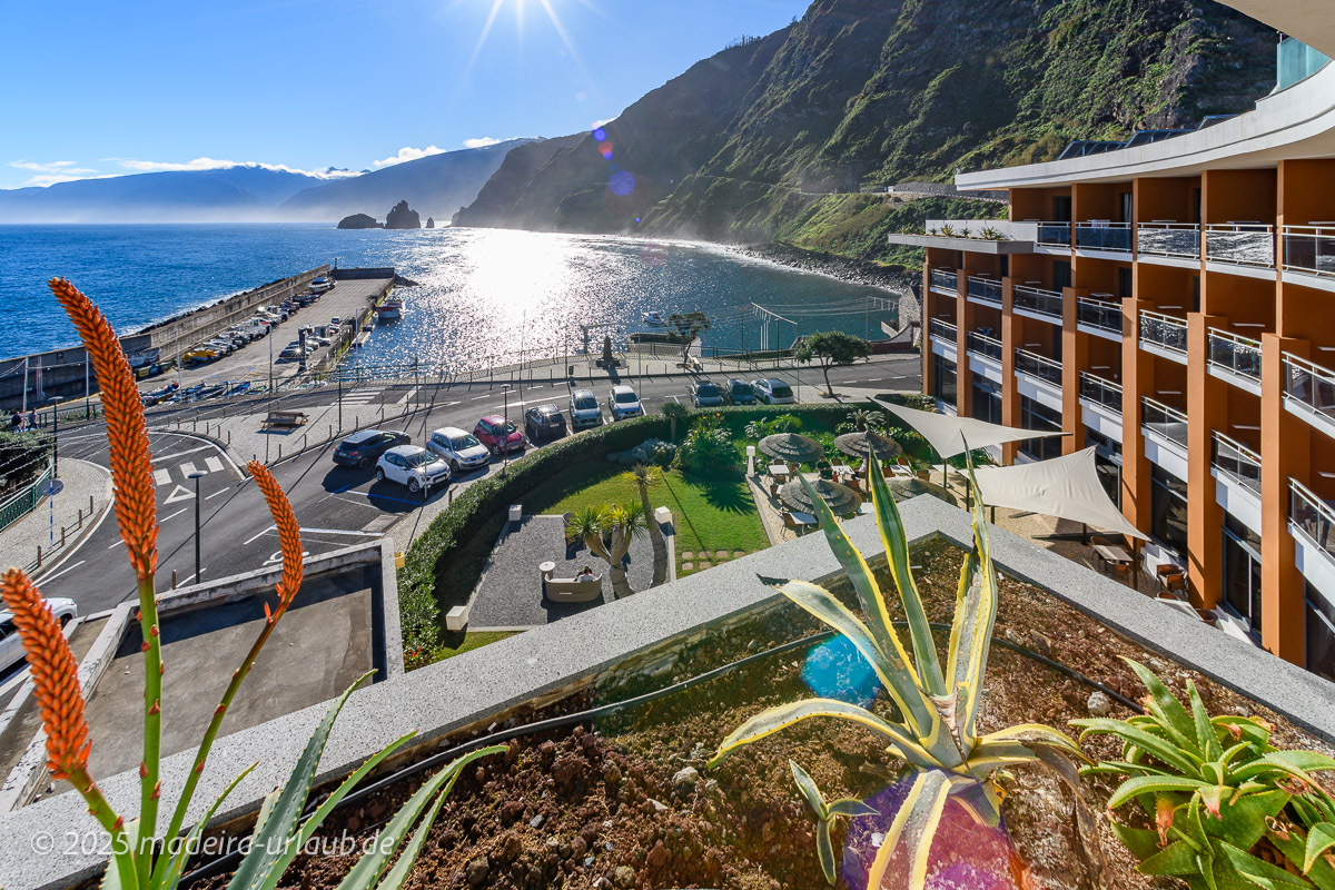 aqua natura bay hotel im Hafen von Porto Moniz