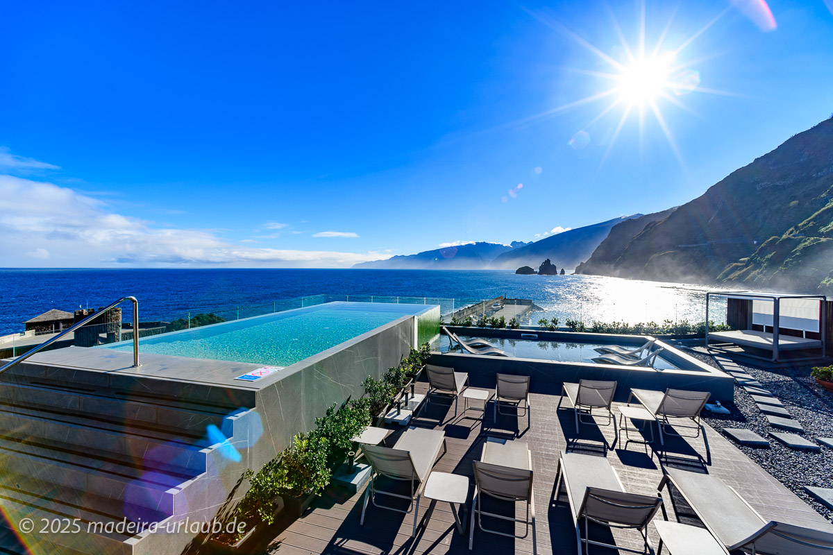 aqua natura bay hotel mit Rooftop-Pool und Meeresblick