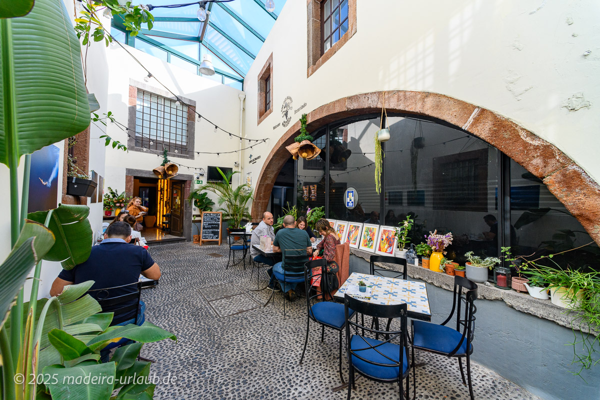  überdachter Speiseraum 