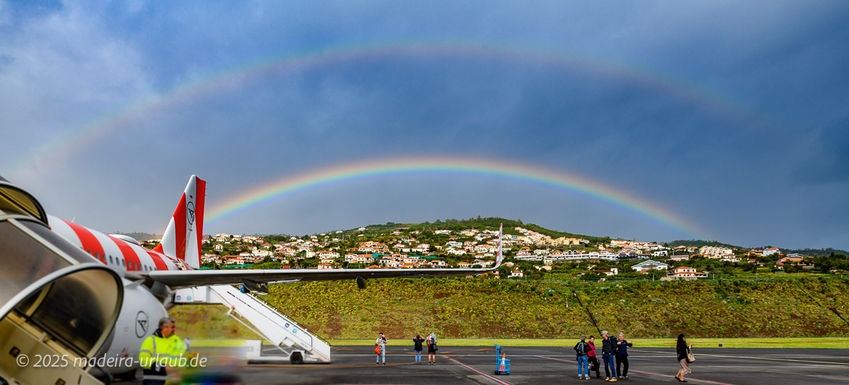 Regenbogen bei der Ankunft auf dem Flughafen von Madeira
