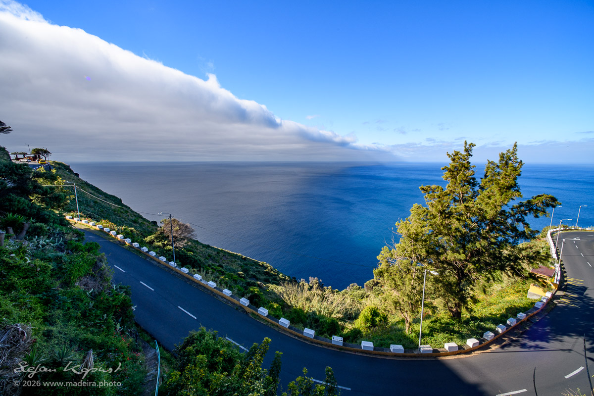 Wetterfront mit Wolken im Osten von Funchal aus betrachtet